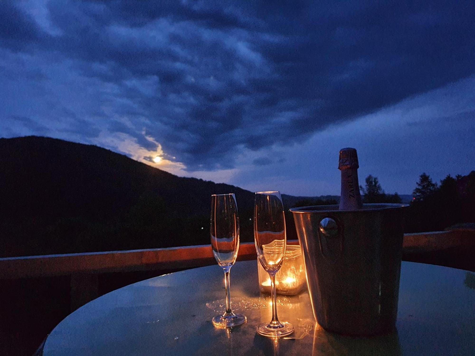 Sunrise Glamping Retreat Hotel Galesu Bilik gambar